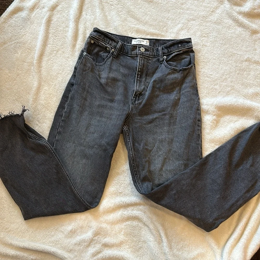 ABERCROMBIE & FITCH 90s Straight Ultra High Rise Jeans - Picture 4 of 9